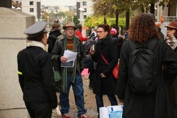 22 novembre 2013 à Rueil devant le siège de Vinci contre l’aéroport de Notre dame des Landes - 43.3 ko
