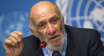 https://upload.wikimedia.org/wikipedia/commons/thumb/2/2b/Richard_Falk.jpg/800px-Richard_Falk.jpg