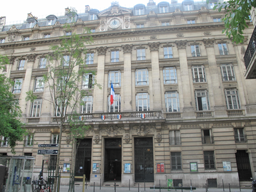http://upload.wikimedia.org/wikipedia/commons/8/8f/Bourse_du_travail_%28Paris%29.jpg