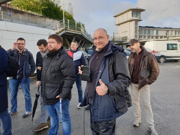 6 personnes, personnes souriantes, personnes debout et plein air