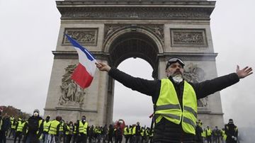 Gilets jaunes de france's photo.