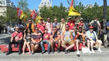 8 personnes, personnes souriantes, plein air
