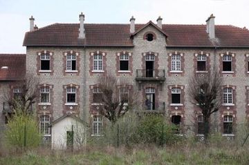 caserne façade